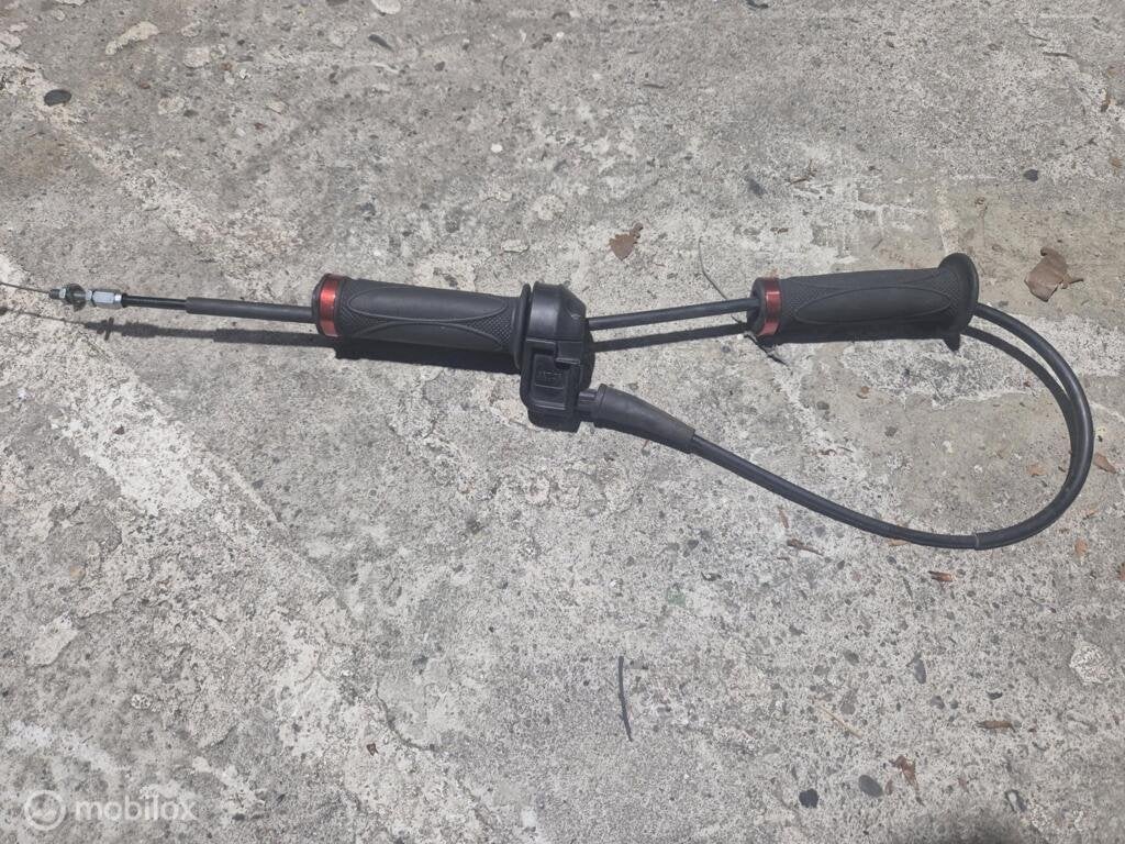 Gashandvat gashendel Domino handvaten gaskabel handvat, Gebruikt, Factorystore.service@ducati.com, Ophalen of Verzenden, Via Antonio Cavalieri Ducati, 74/5, 74/6, 40132 Bologna BO