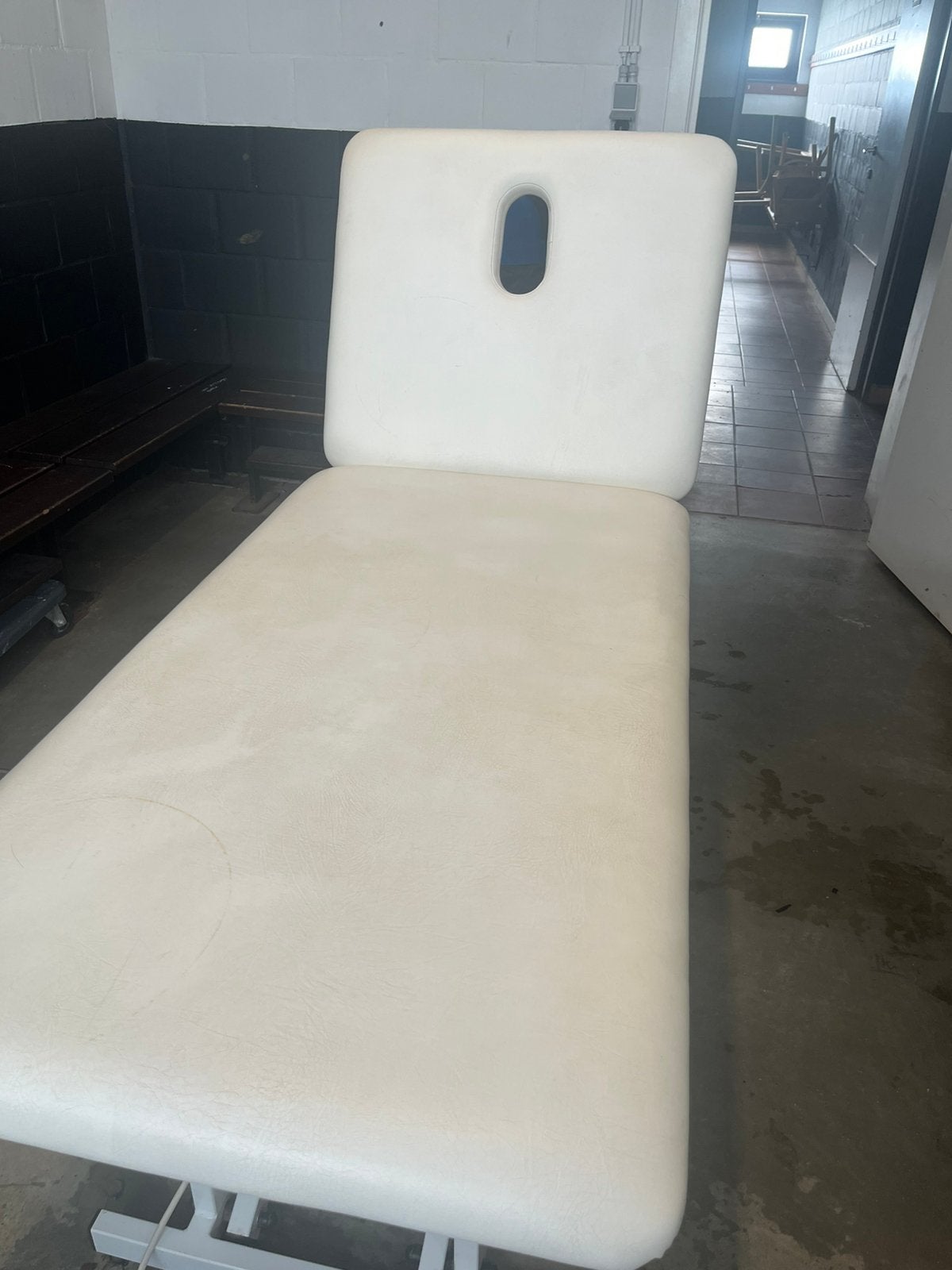 Professionele elektrische massagetafel Standard E, Sport en Fitness, Massageproducten, Zo goed als nieuw, Massagetafel, Ophalen