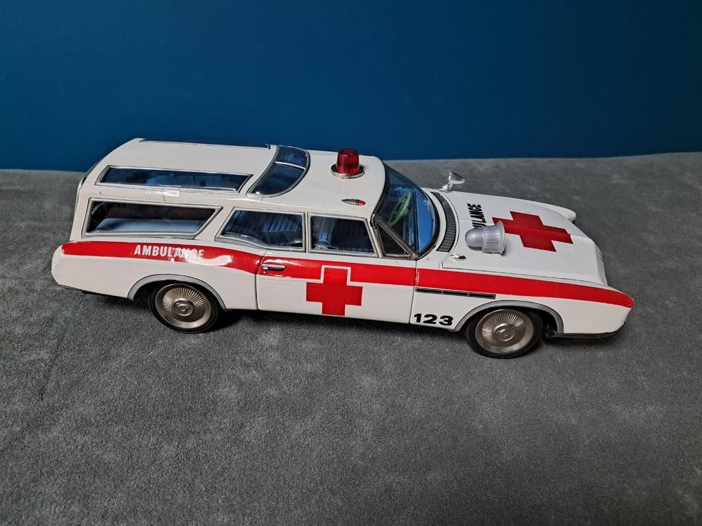 Vintage tinnen speelgoed ambulance jaren '60, Ophalen, Auto
