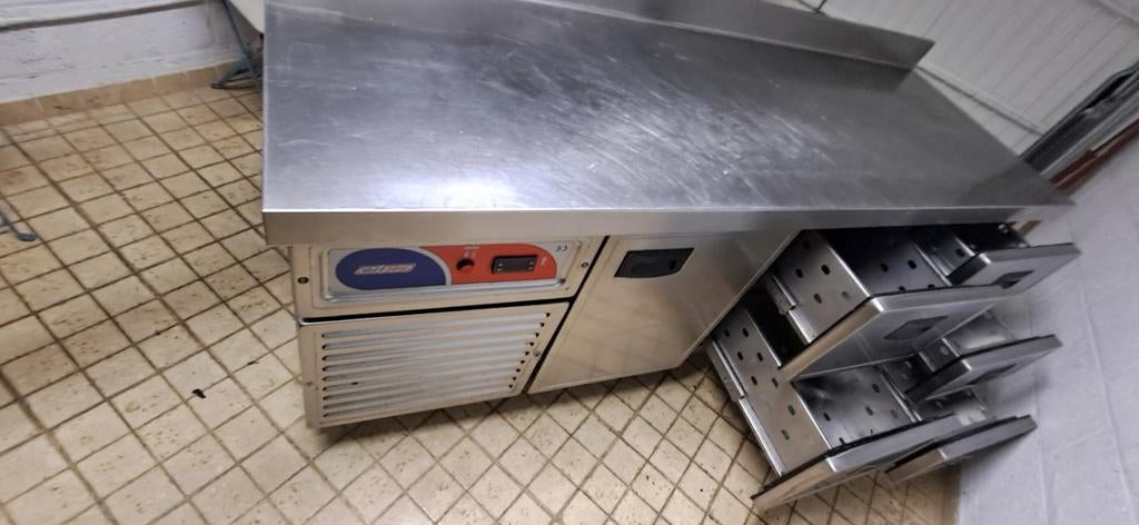 Plan de travail cuisine inox avec frigo et 5 tiroirs froid, Zakelijke goederen, Horeca | Keukenapparatuur, Ophalen of Verzenden