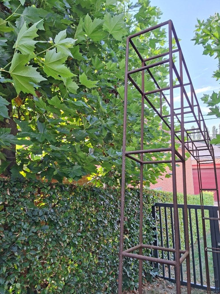 Ijzeren rek voor klimplanten, Ophalen, Gebruikt