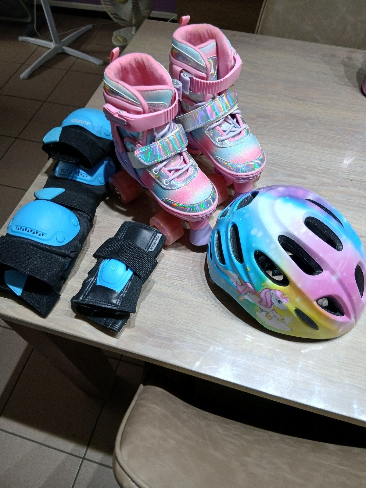 Roller pour fille pointure 31 a 34,âge 6 a 8ans, Enfants & Bébés, Jouets | Extérieur | Patins à roulettes, Enlèvement
