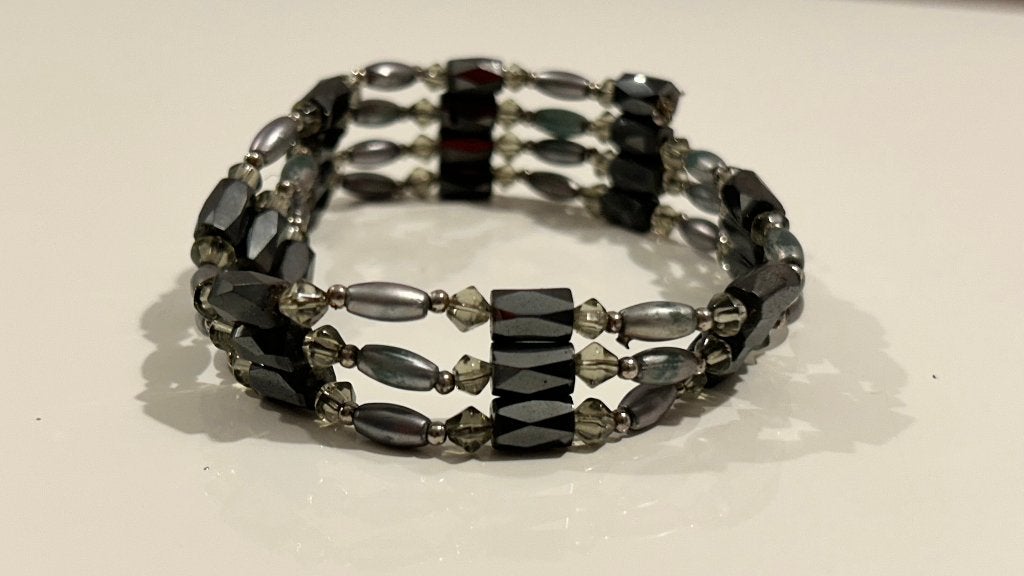 Magnetische zwart-grijze halsketting / armband, Bijoux, Sacs & Beauté, Enlèvement ou Envoi, Neuf, Noir, Réglable