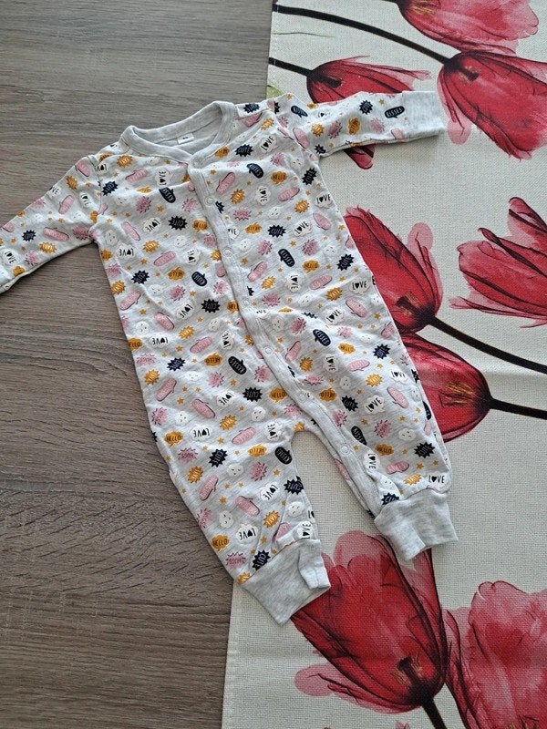 Babypakje + muts - Maat 50, Enfants & Bébés, Vêtements de bébé | Taille 50, Enlèvement ou Envoi, Comme neuf, Fille, Ensemble