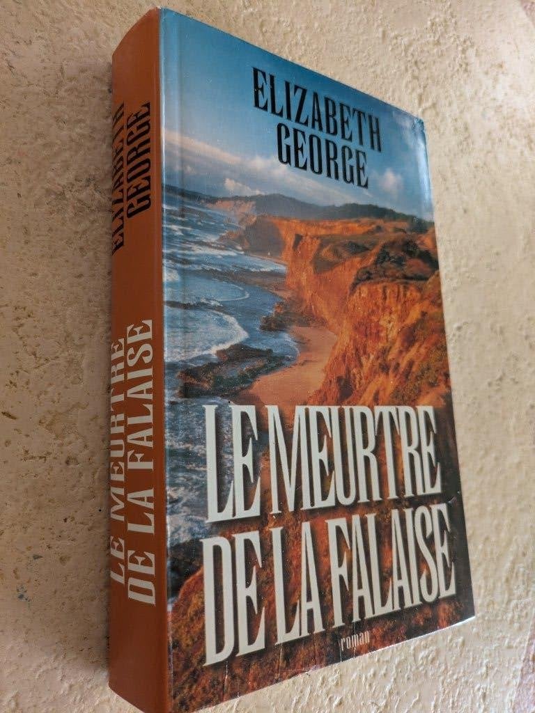 Le meurtre de la falaise (Elizabeth George)., Boeken, Romans, Gelezen, Verzenden, Elizabeth George, Amerika