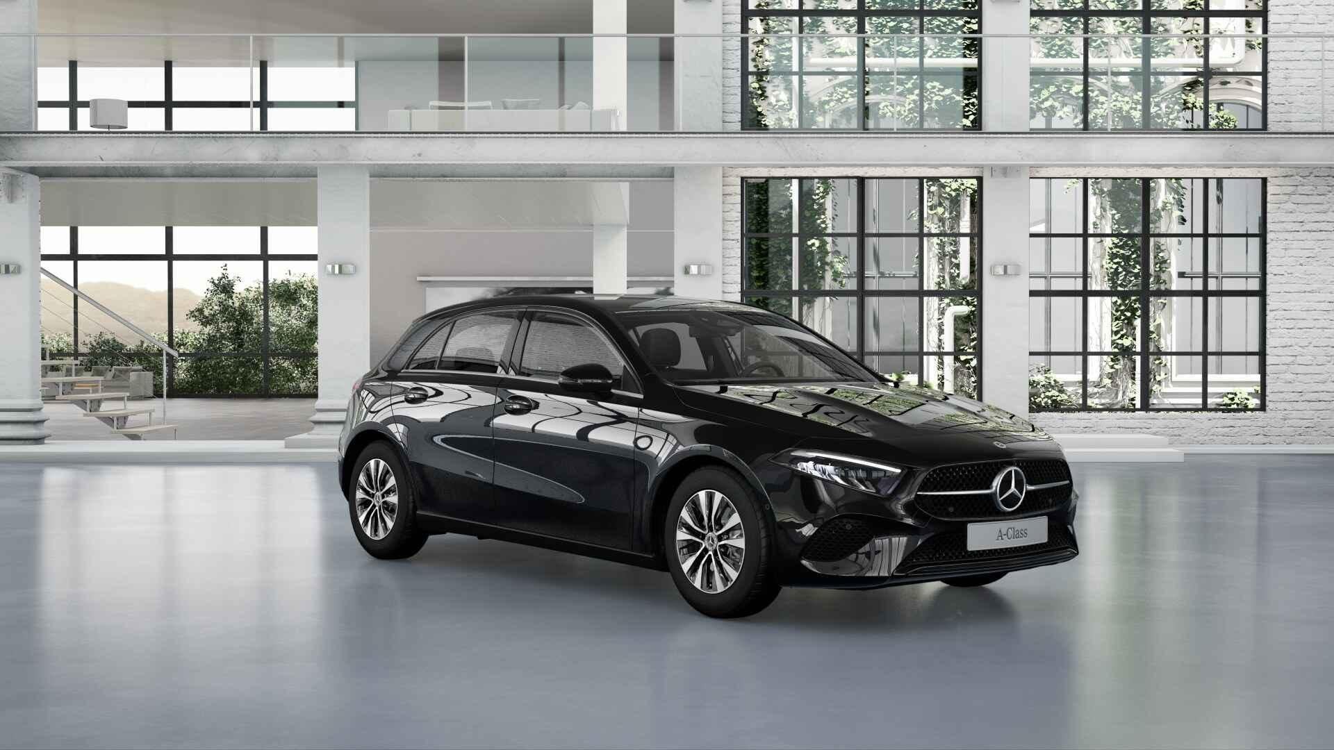 Mercedes-Benz A-klasse 180 Hatchback Essential Line | Verwar, Auto's, Mercedes-Benz, Stof, Euro 6, 4 cilinders, 136 pk