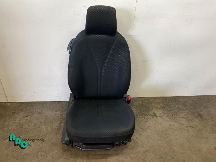 Siège droit d'un Toyota Yaris (Yaris 2 09-), -, 3 mois de garantie, Toyota, Utilisé