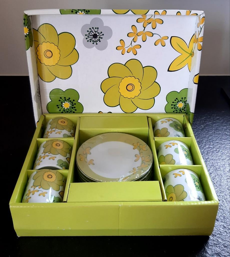 Servies: espressotasjes en kleine bordjes, Huis en Inrichting, Ophalen