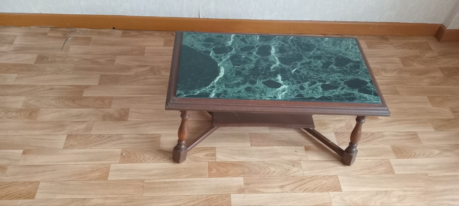 Table basse vintage avec plateau en marbre vert, Maison & Meubles, Enlèvement