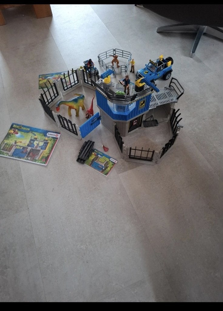 Schleich dino onderzoekstation, Enlèvement, Utilisé