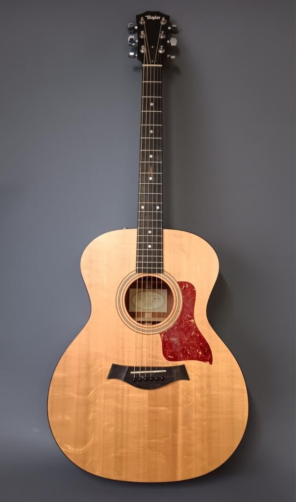 Auditorium TAYLOR 214 +/- 2004, Musique & Instruments, Enlèvement ou Envoi