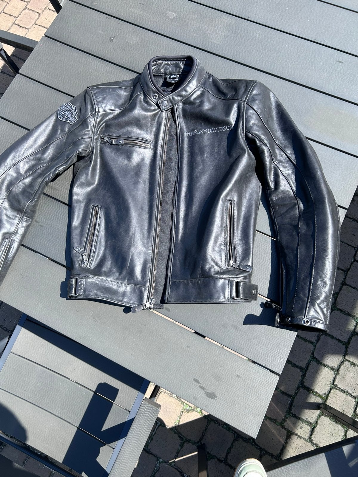 Motorvest Harley Davidson (heren), Enlèvement, Hommes