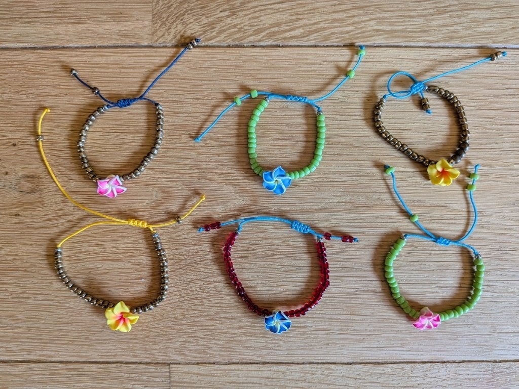 accessoires - bijoux fille bracelets de fleurs, réglables, Handtassen en Accessoires, Kindersieraden, Ophalen, Zo goed als nieuw