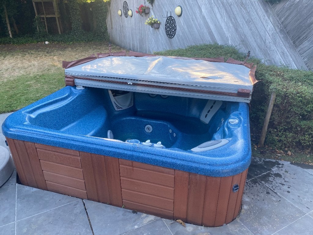 Jacuzzi, Jardin & Terrasse, Enlèvement, Utilisé, Filtre, Fixé