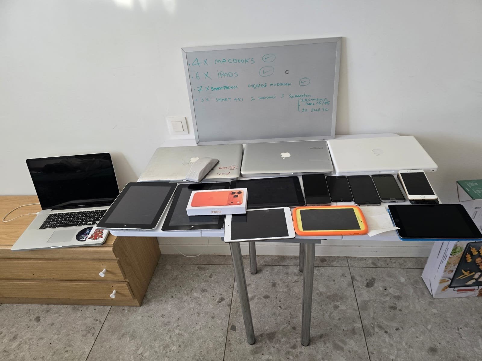 Appareils électroniques : MacBook, iPad, smartphones, Enlèvement ou Envoi