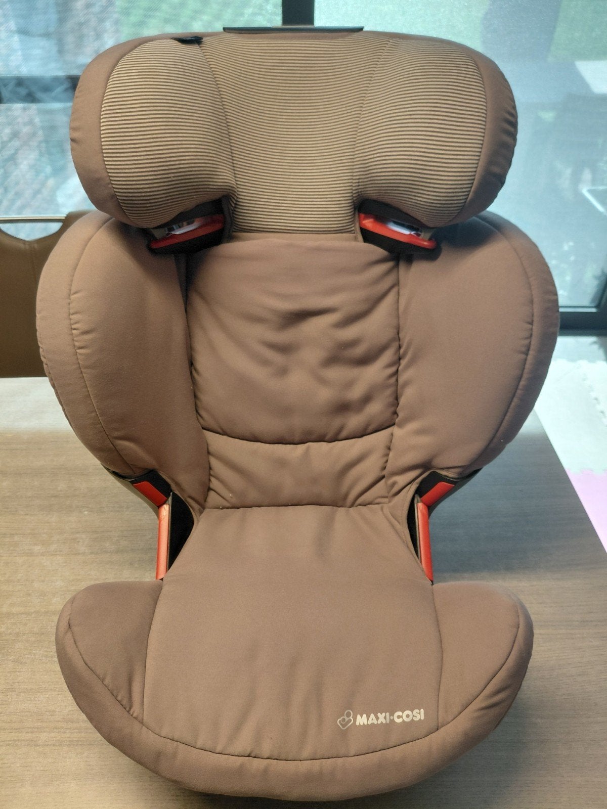 Maxi cosy autostoel earth Brown. 15-36kg, Kinderen en Baby's, Autostoeltjes, Ophalen, Verstelbare rugleuning, Gebruikt, 15 t/m 36 kg