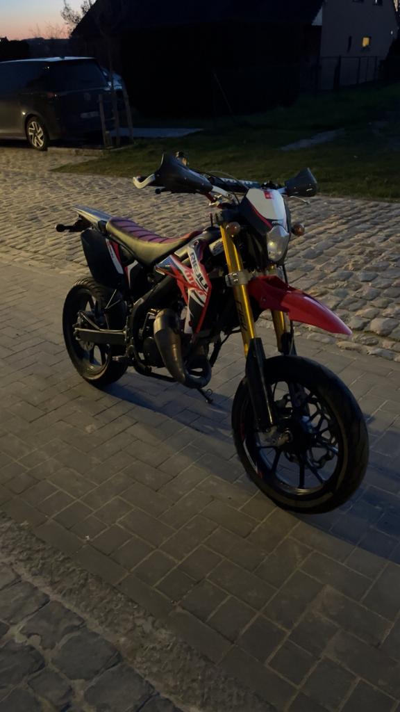 Rieju MRT — Super beau vélo avec fourche avant USD !, Vélos & Vélomoteurs, Cyclomoteurs | Tuning & Styling, Comme neuf, Enlèvement