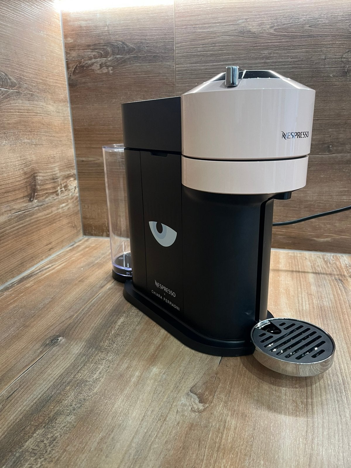 Nespresso Vertuo Pop Chiara Ferragni gelimiteerde editie, Ophalen, Espresso apparaat, Zo goed als nieuw, Koffiepads en cups