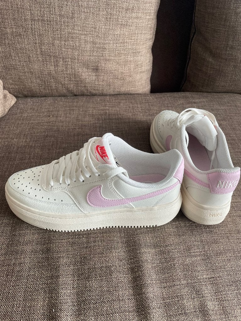 Nieuwe dames sneakers maat 40, Kleding | Dames, Schoenen, Ophalen, Wit, Nike, Nieuw