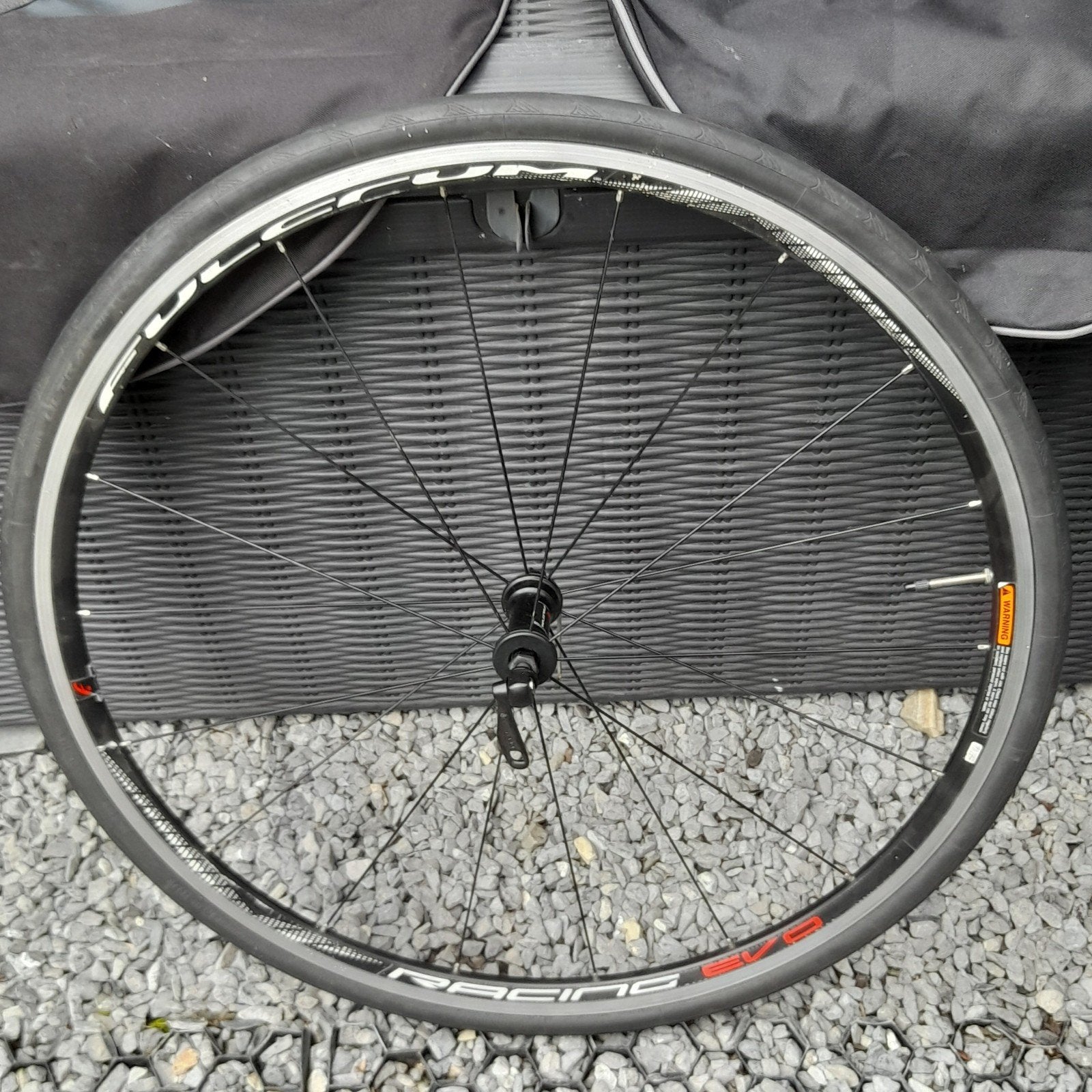 2 housses pour roues 28 pouces  et  une roue avant., Velo route., Pneu, Enlèvement, Utilisé