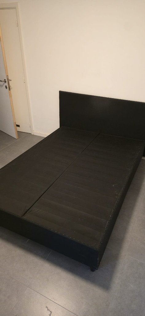 Bed, Ophalen, Gebruikt, 140 cm, Twijfelaar