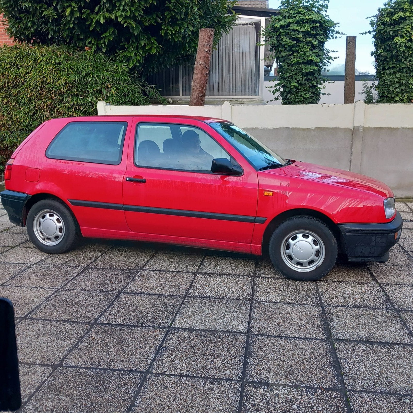 ferrarirodeVW golf in uitstekend staat 1992 oldtimer, Autos, Rouge, Achat, 1400 kW, Boîte manuelle