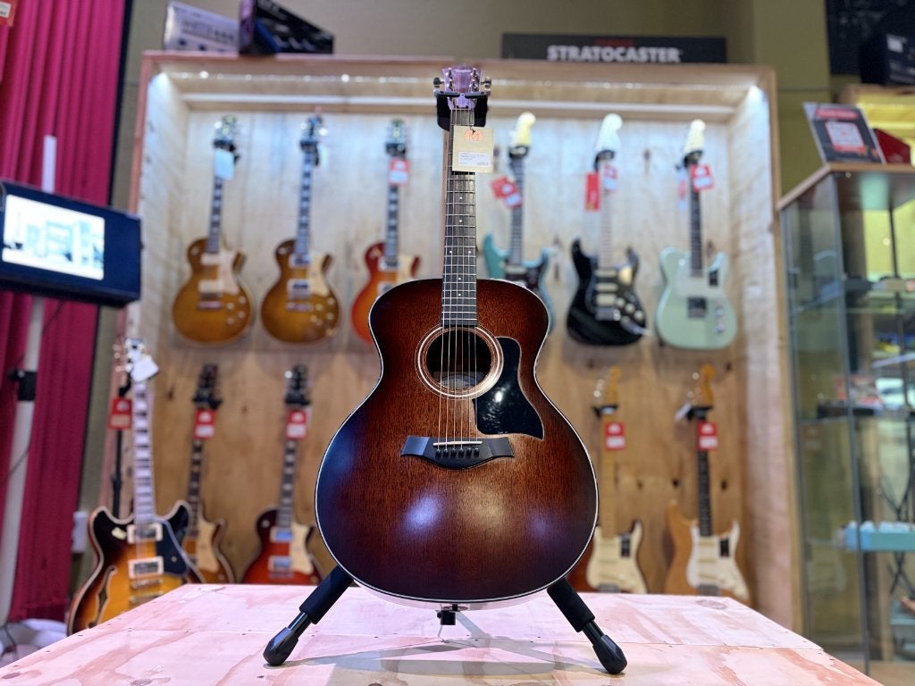 Taylor 324E Tweedehands Akoestische Gitaar, Muziek en Instrumenten, Ophalen, Western- of Steelstringgitaar, Met koffer