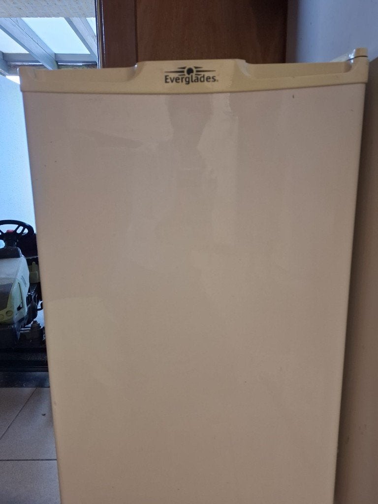 Everglades kleine koelkast met diepvriesvak, Elektronische apparatuur, Gebruikt, 60 cm of meer, Minder dan 75 liter, Met vriesvak