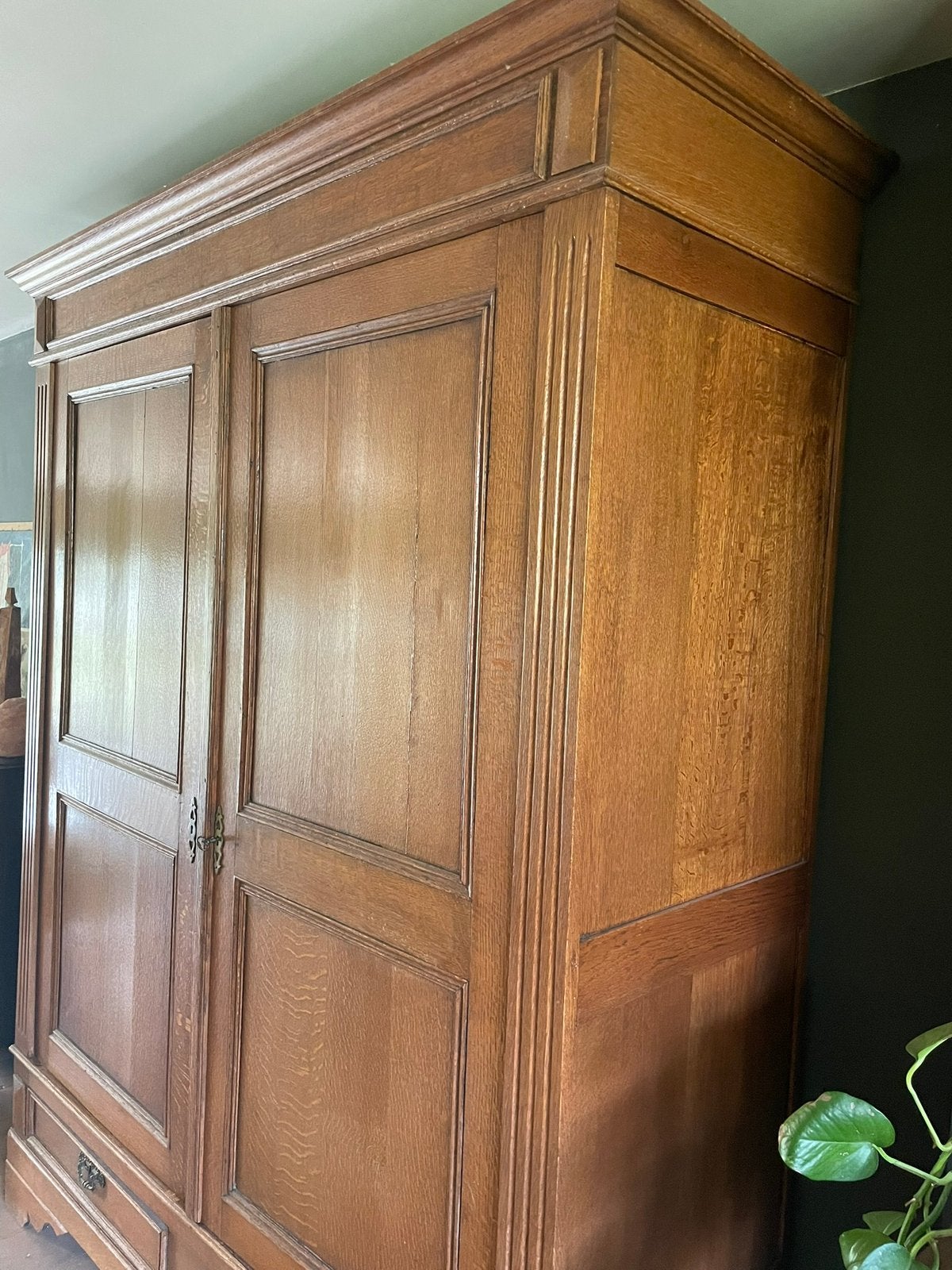 Grote houten kast, Ophalen