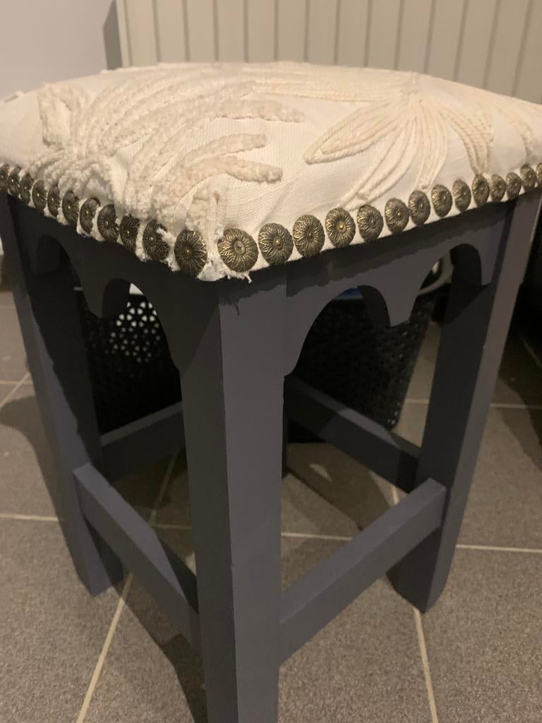 Tabouret anthracite et tissus blanc cassé., Ophalen of Verzenden, Zo goed als nieuw, Hout