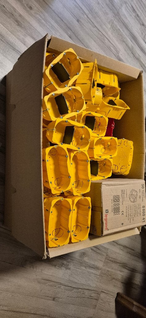 LOT BOÎTES DE CLOISON LEGRAND - Neuf, Bricolage & Construction, Éclairage de chantier, Enlèvement ou Envoi, Comme neuf, 500 watts ou plus