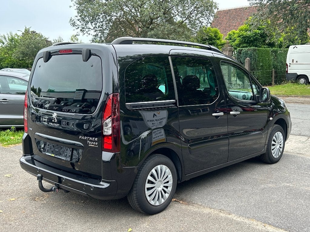 Peugeot Partner 1.2i, 2018, 141.500km, Keuring, 12m Garantie, Auto's, Voorwielaandrijving, Euro 6, 1199 cc, Zwart