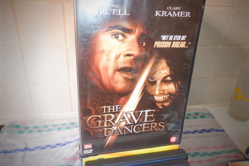 DVD The Grave Dancers., Surnaturel, Enlèvement ou Envoi, Anglais, Néerlandais