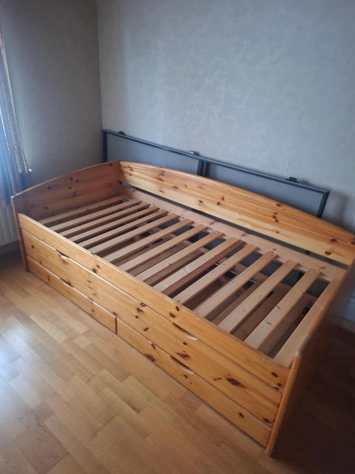 Lit en pin pour 1 personne 100 euros, Maison & Meubles, Chambre à coucher | Lits, Enlèvement