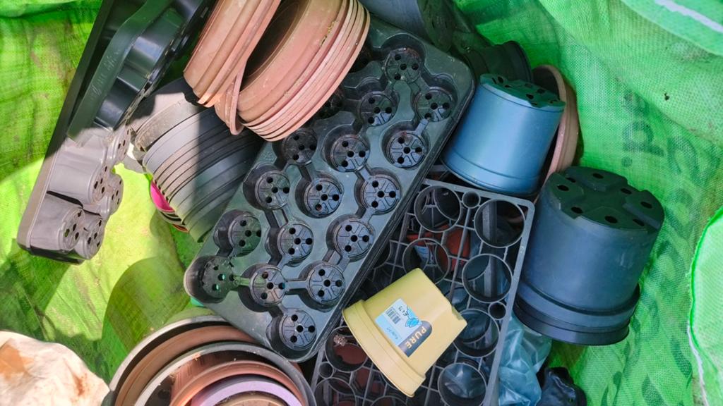 Bloempot schotels + potten GRATIS, Enlèvement