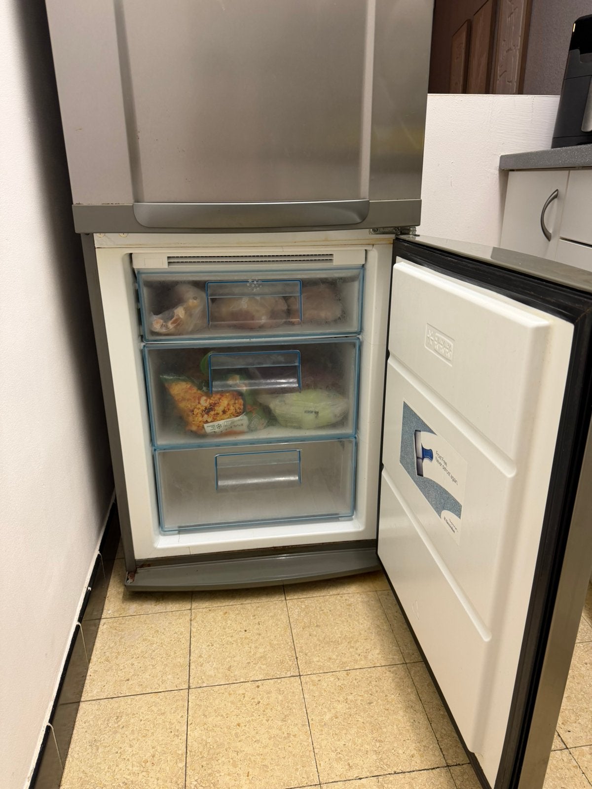 Electrolux koelkast met diepvries onderaan – €120, Ophalen, Gebruikt, Met vriesvak