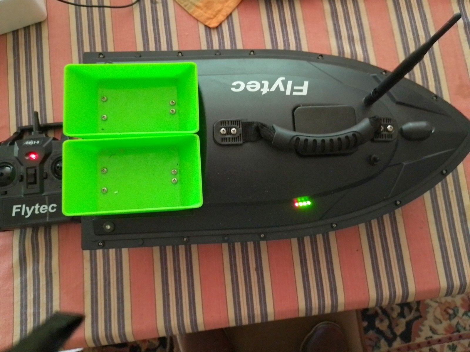 Radio bestuurde voederboot van flytec, Watersport en Boten, Ophalen