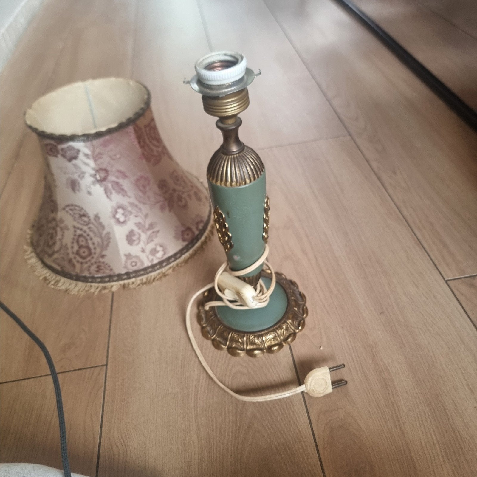 Lampe de table vintage avec abat-jour d'origine, Antiquités & Art, Antiquités | Accessoires de maison