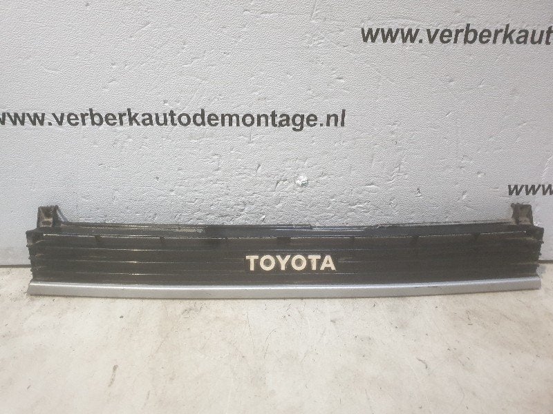 GRILLE Toyota Corolla (E8) (53101-12600-ae), Gebruikt, Kundenbetreuung@toyota.de, Toyota, Toyota-Allee 2
50858  Köln, DE