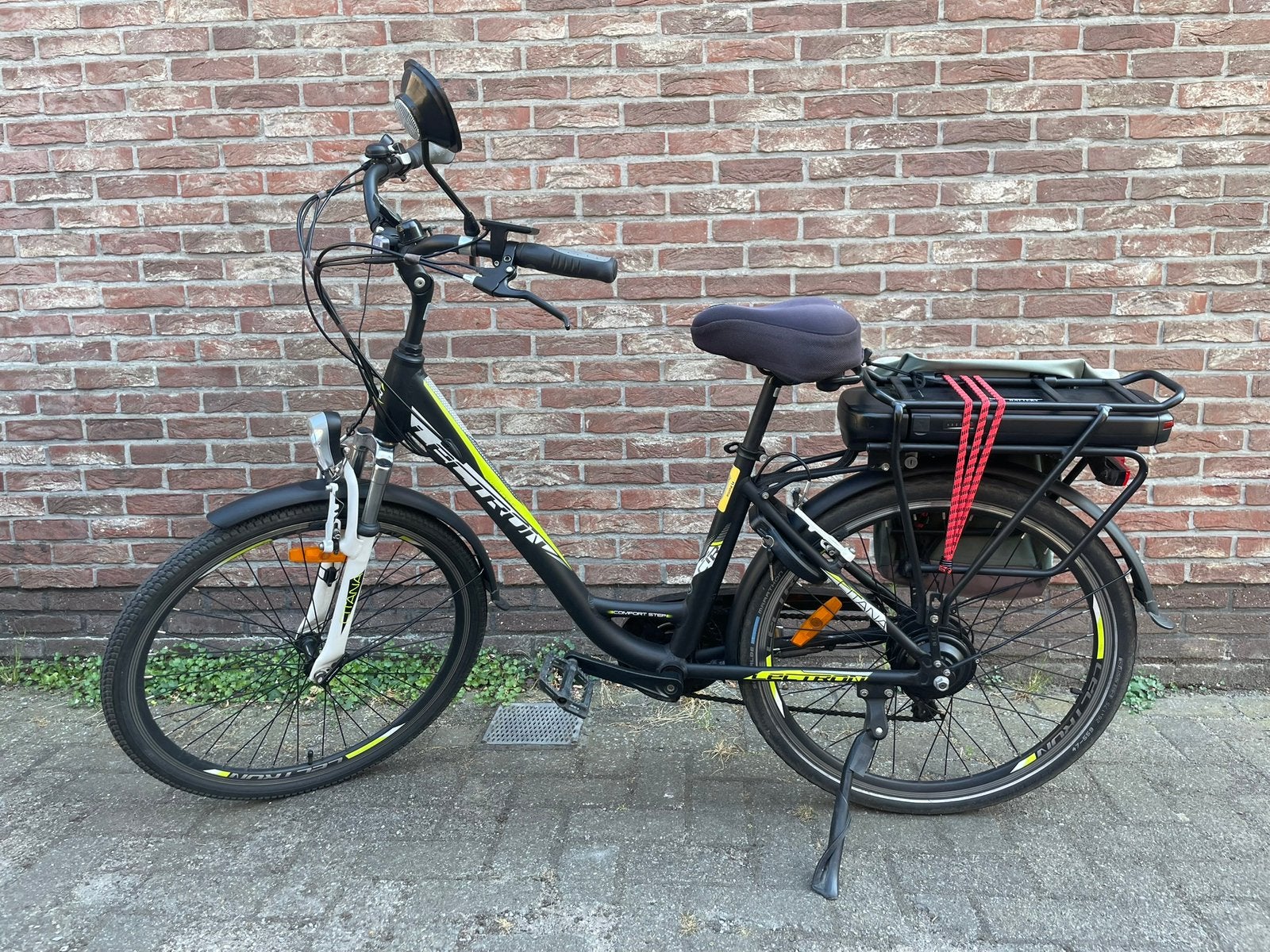Elektrische fiets lage instap., Fietsen en Brommers, Zo goed als nieuw, 47 tot 51 cm, 50 km per accu of meer, Ophalen