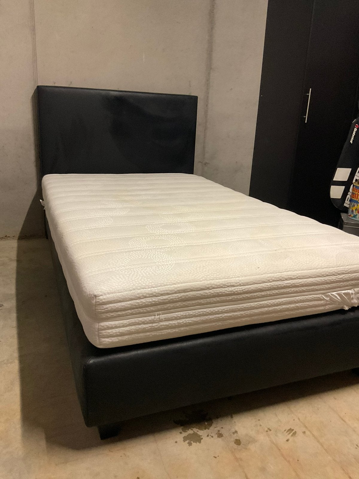 Zwarte twijfelaar 120 cm met matras, Ophalen, Zwart, Zo goed als nieuw, Twijfelaar