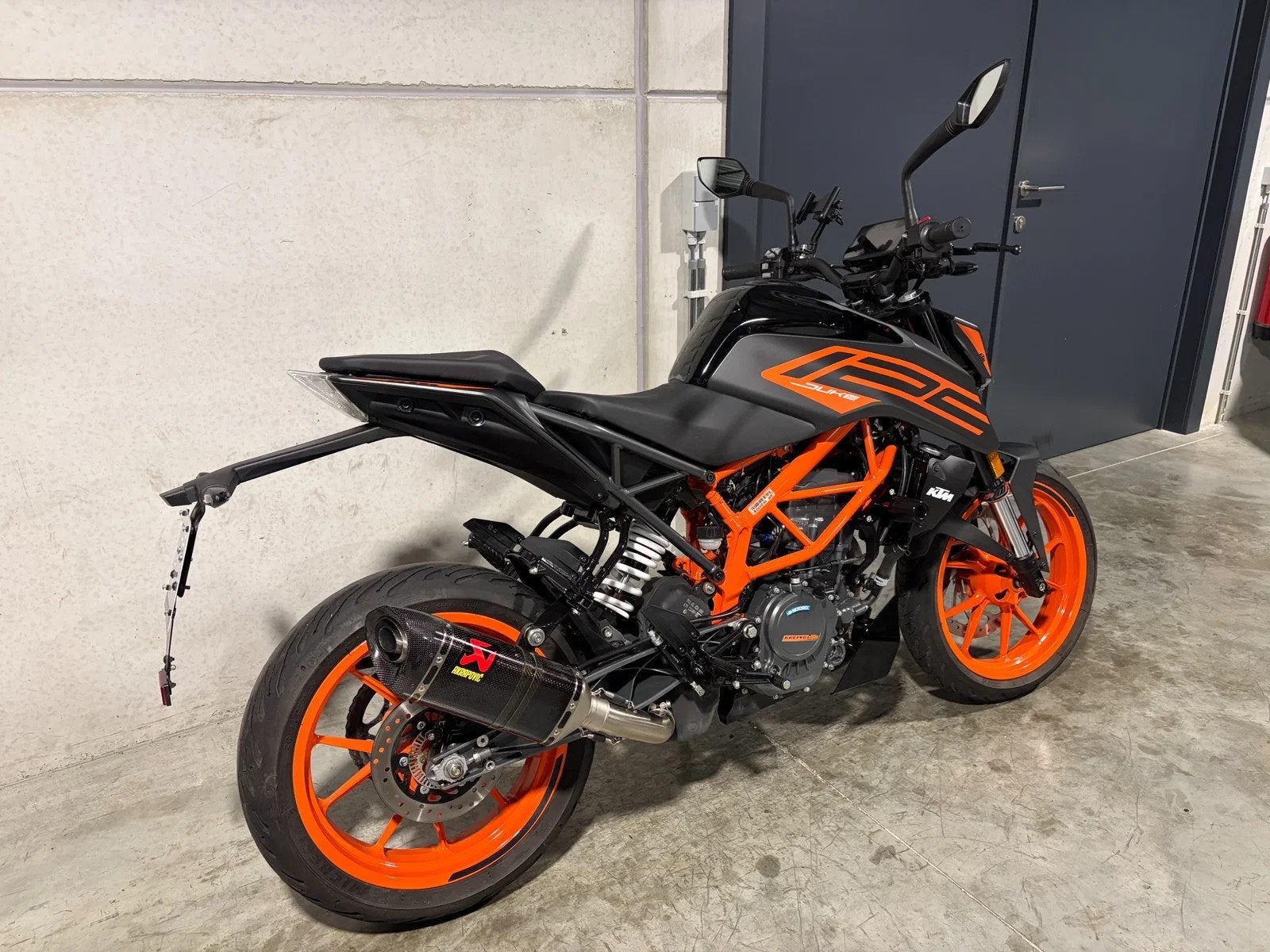 KTM Duke 125 met Akrapovic in mooie staat (bj 2022), Motoren, 125 cc, Overig, 11 kW of minder, Handgeschakeld