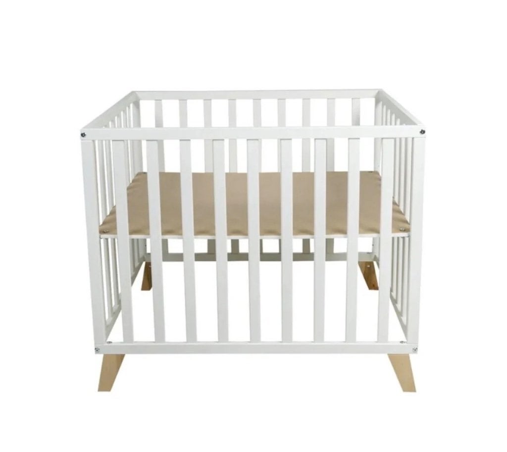 Babypark Quax Alix White + matras + overtrek, Kinderen en Baby's, Ophalen, Zo goed als nieuw, Vierkant, In hoogte verstelbaar