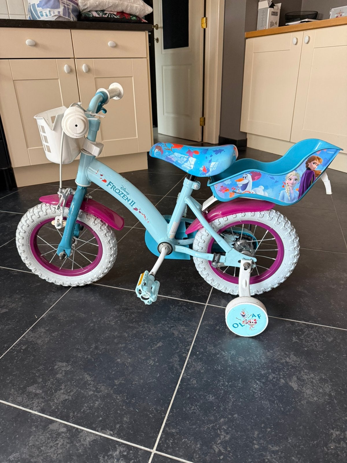 Disney Frozen II kinderfiets 12 inch, Ophalen, Zo goed als nieuw, Zijwieltjes