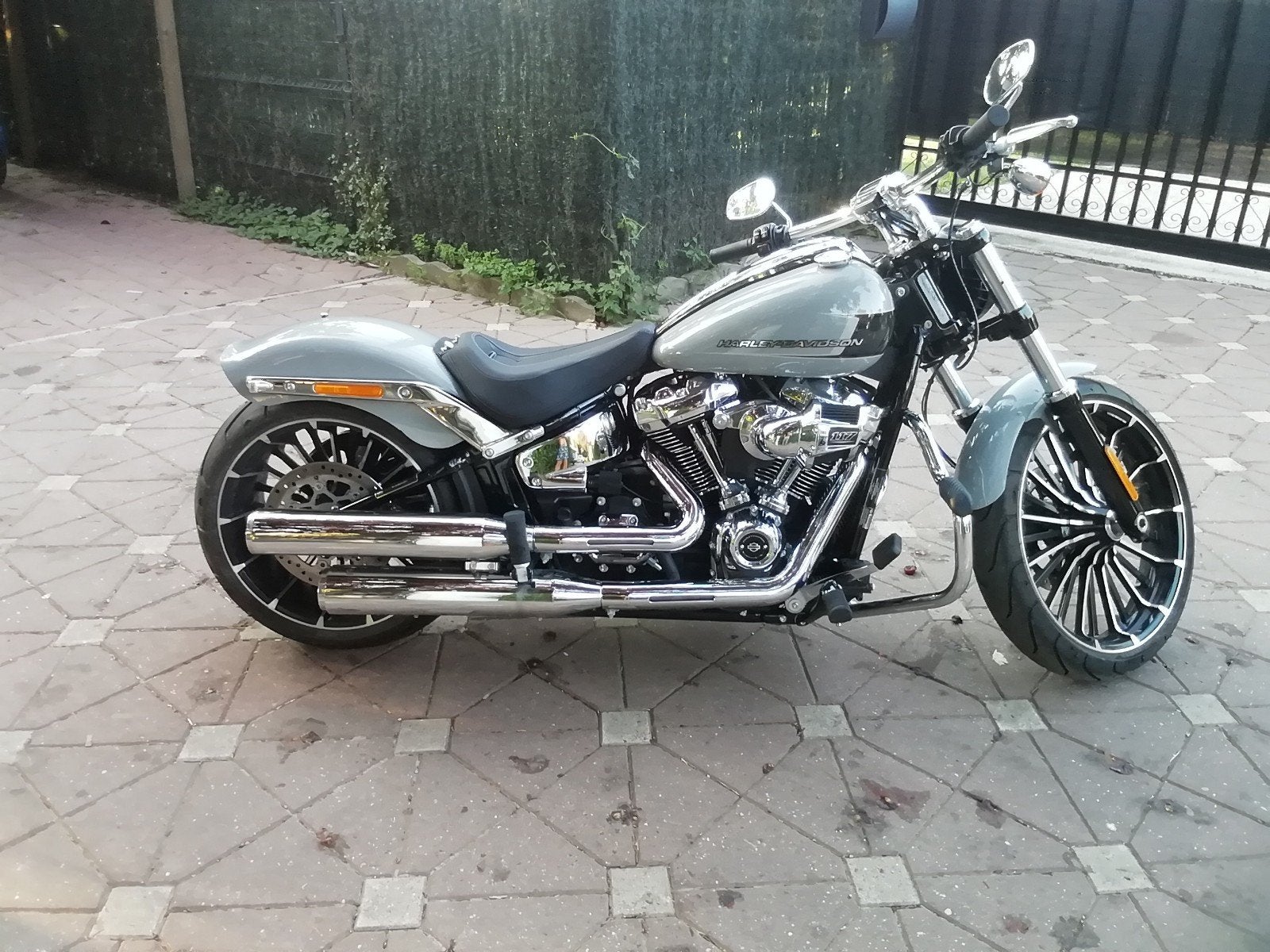 Harley davidson breakout, Particulier