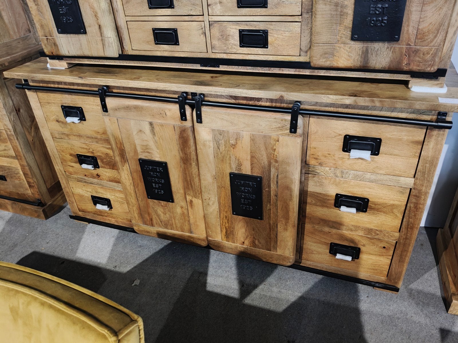 Dressoir mangohout (outlet), Enlèvement, Neuf, Métal, Avec tablette(s)