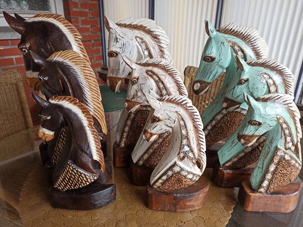 tête de cheval en bois, Enlèvement, Bois