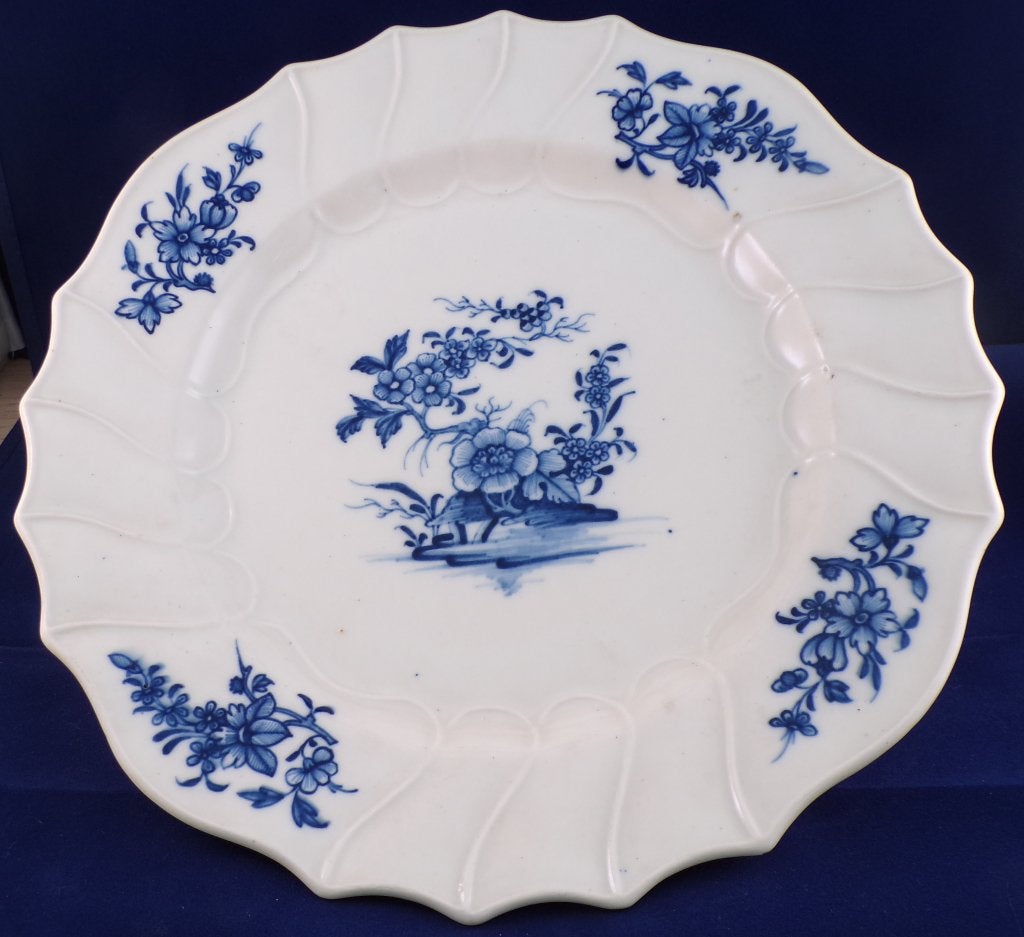 Assiette en porcelaine pâte tendre de Tournai, Enlèvement ou Envoi