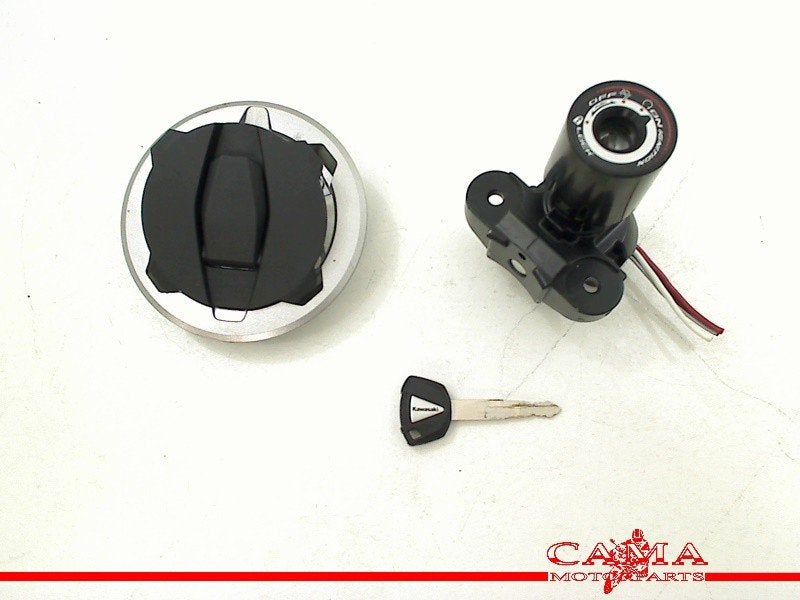 ENSEMBLE DE VERROU ET CYLINDRE DE PORTES Kawasaki, Dhr. S. di Majo, Utilisé, Info@cama-motorparts.nl, P.J. Troelstraweg 8 8
3144 CX  MAASSLUIS, NL