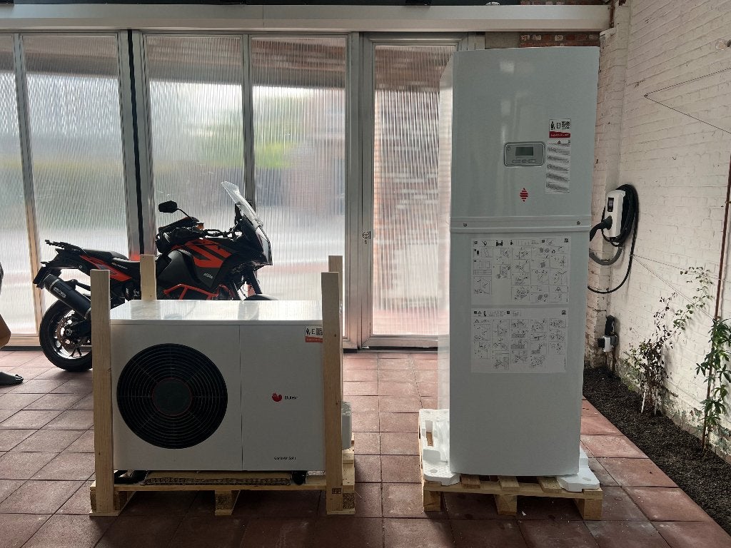 Lucht/Water warmtepomp GeniaAir Split + Binnenunit, Doe-het-zelf en Bouw, Ophalen, Zo goed als nieuw, Overige typen